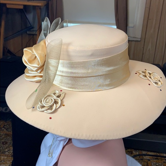 SOGIC CHURCH LADY HAT GOLD CREAM MED main image 8